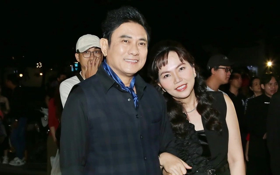 "Ông trùm phản diện" Hoàng Phúc hâm nóng tình yêu với vợ trẻ