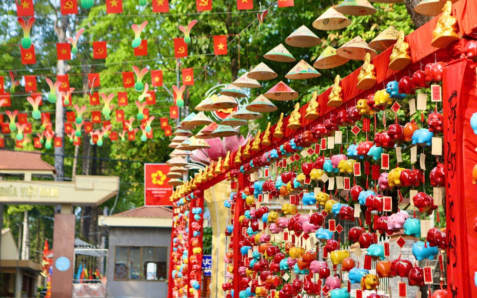 "Đường heo đất" rực rỡ sắc Xuân