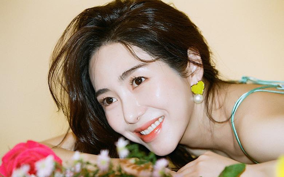 Hậu thẩm mỹ, gương mặt của nữ ca sĩ 33 tuổi bị bỏng nghiêm trọng