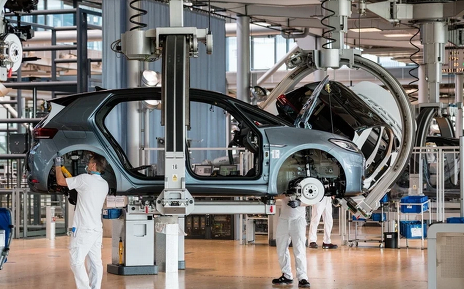 Ngành ô tô châu Âu sa thải hàng loạt khi áp lực cạnh tranh gia tăng