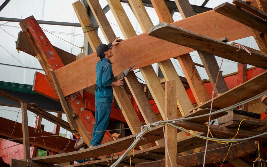 Làng đóng tàu 700 năm tuổi chao đảo trước “sóng gió” thị trường