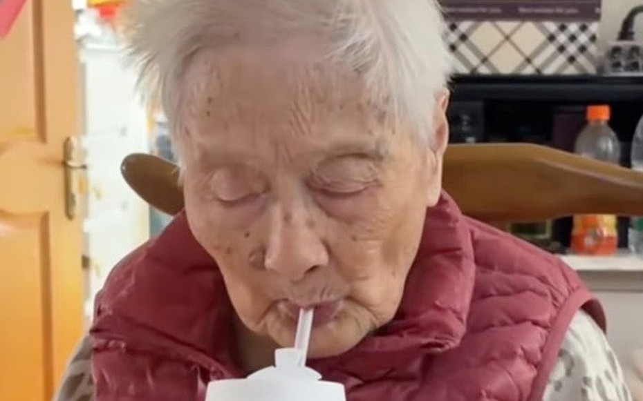 Bí quyết sống thọ "dễ như ăn bánh" của cụ bà 100 tuổi