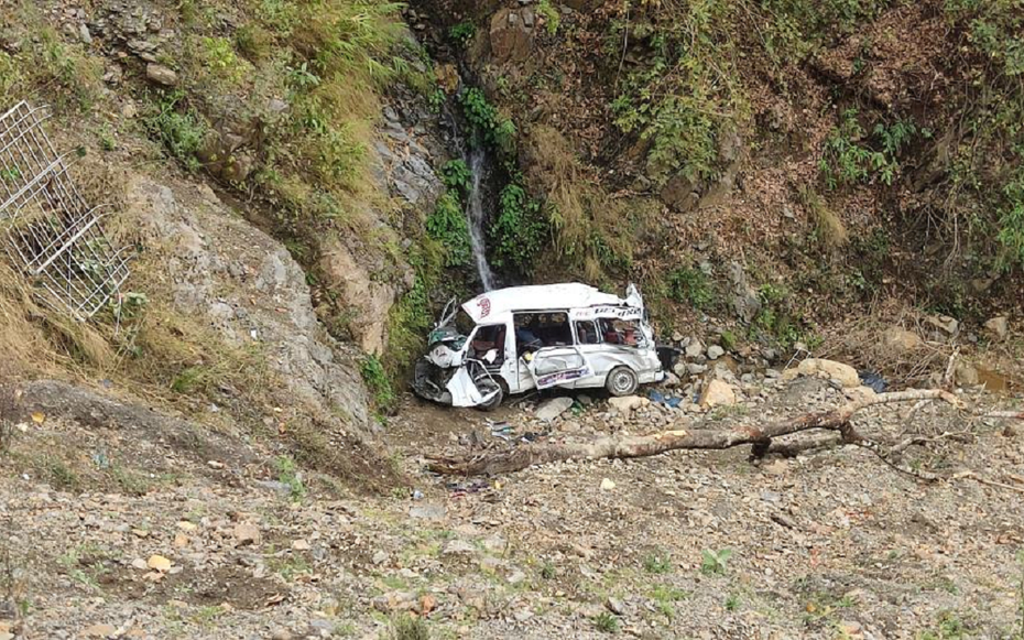 Xe khách chở đoàn đi lễ "lao như tên bắn" rơi xuống vực, ít nhất 7 người tử vong