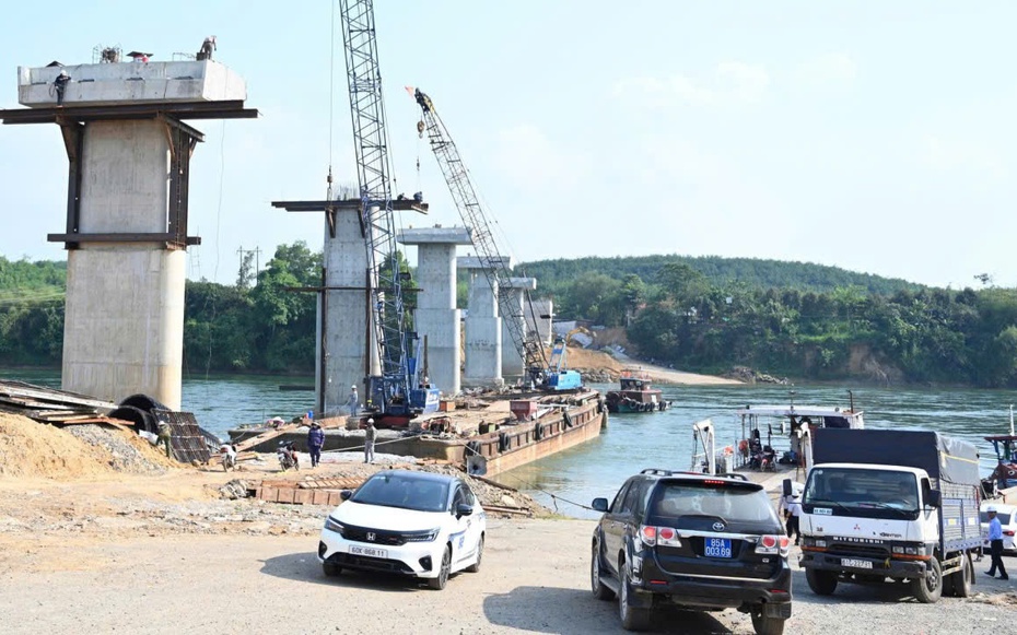 Cầu Hiếu Liêm tăng tốc về đích: Công trường rộn ràng, quyết tâm thông xe đúng hẹn