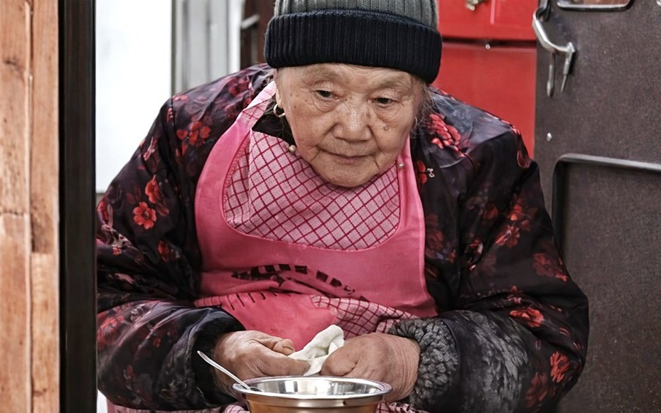 Cụ bà suốt 50 năm không đi viện, tiết lộ thói quen “ngược đời” gây tò mò