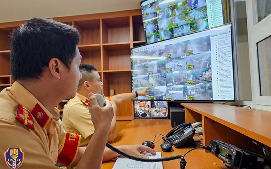 Cục CSGT giải đáp về việc tài xế vượt đèn đỏ khi chở người đi cấp cứu