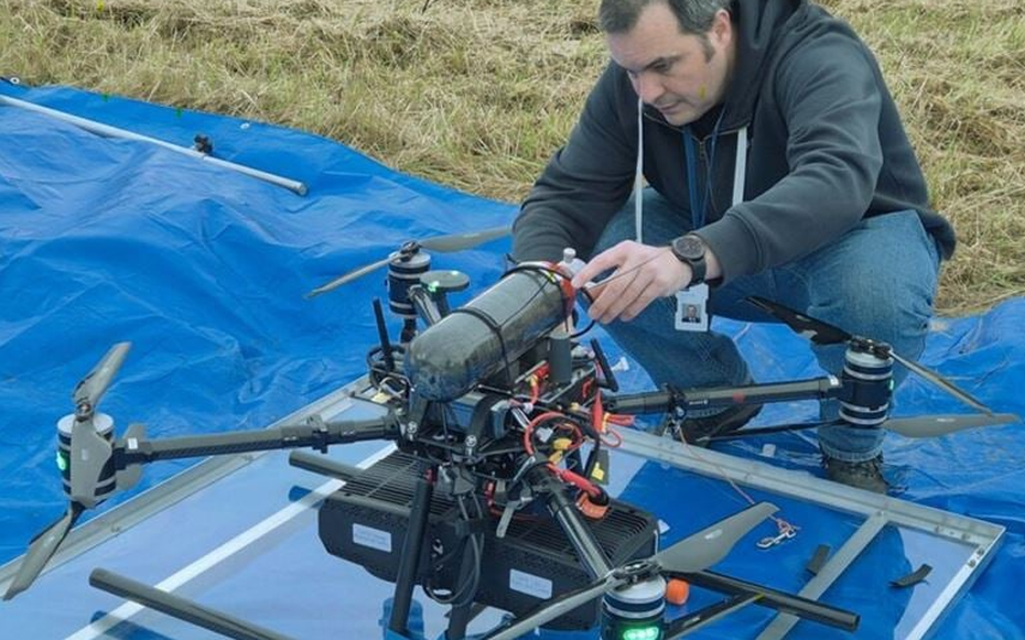 Giải quyết 2 nhược điểm lớn nhất của drone chạy bằng pin lithium