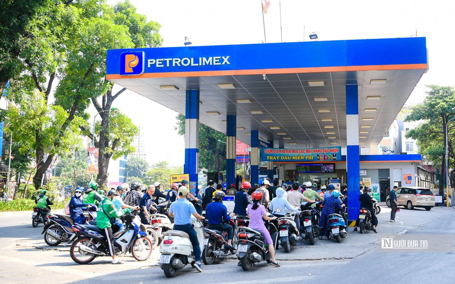 Giảm hàng loạt loại thuế xăng dầu về 0 để bình ổn giá