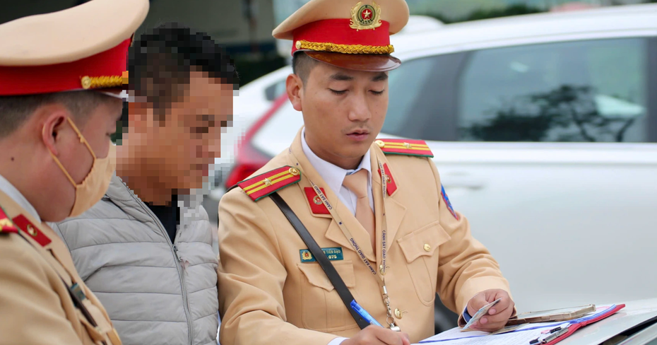 Từ 15/5, mức phạt xe máy, ôtô vượt rào chắn đường sắt tăng gấp 4-6 lần, ai cũng nên biết