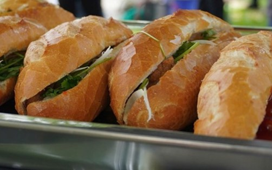 61 người nhập viện nghi ngộ độc thực phẩm sau khi ăn bánh mì