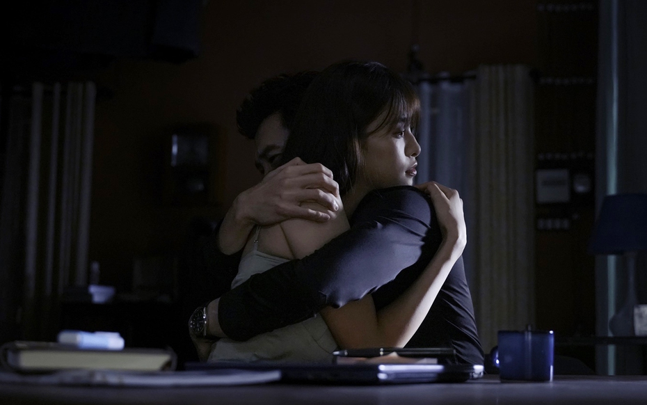 Hoa hậu Tiểu Vy "sánh đôi" bên tổng tài Vbiz: Tiết lộ mối quan hệ "yêu hận tình thù" đầy bí ẩn