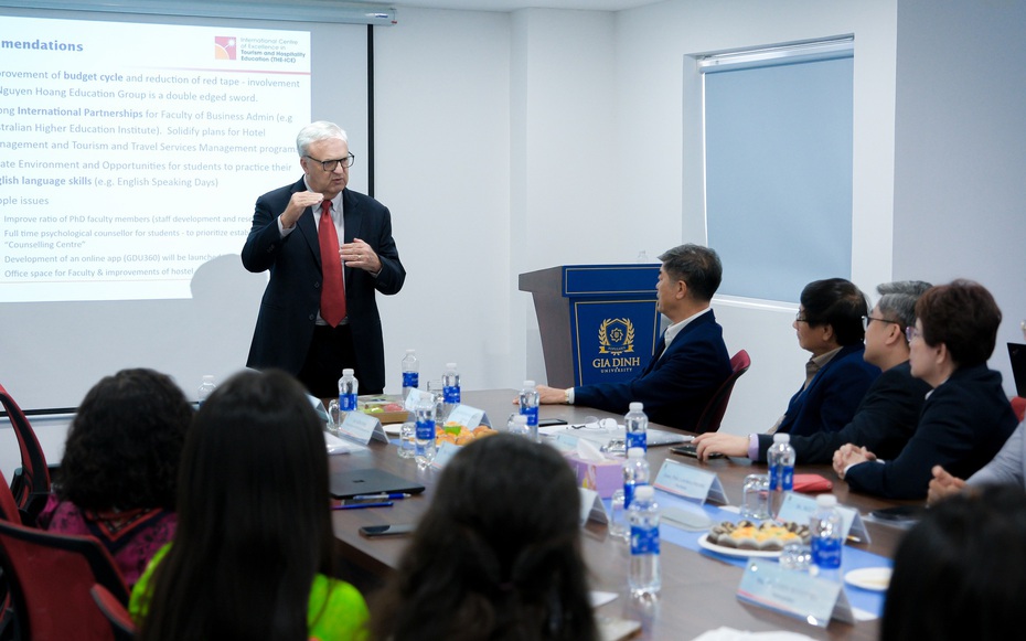 Trường Đại học Gia Định đón nhận chứng nhận kiểm định quốc tế