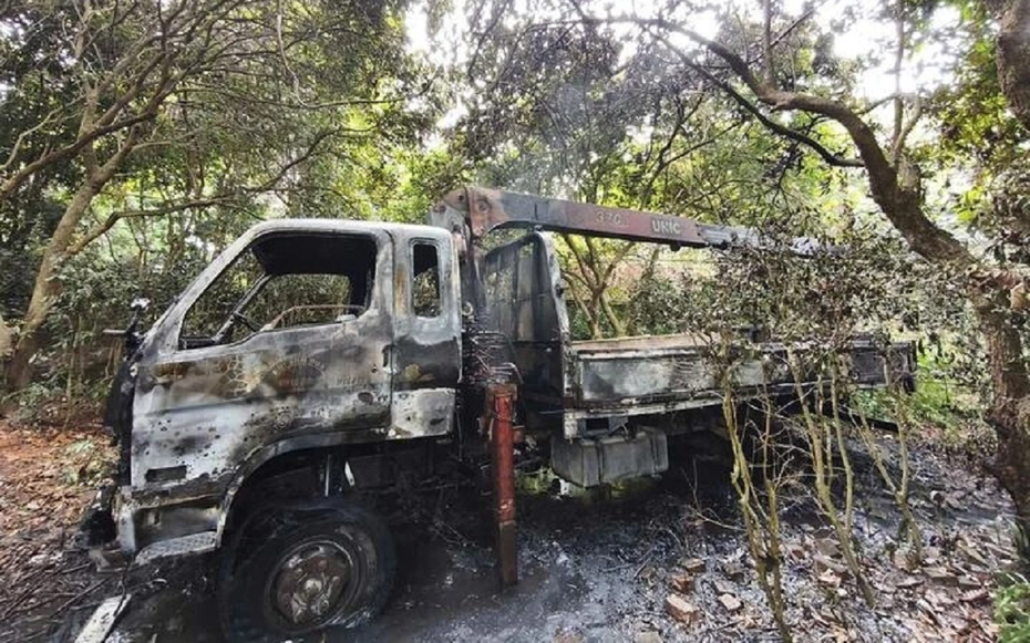 Xe tải cẩu vướng dây điện rồi bốc cháy, tài xế bị điện giật tử vong thương tâm