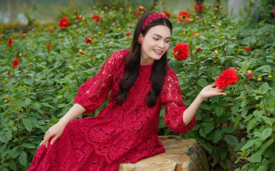 Cuộc sống đáng ngưỡng mộ của nữ NSND trẻ nhất Việt Nam trong biệt phủ nghỉ dưỡng rộng 8.000m2