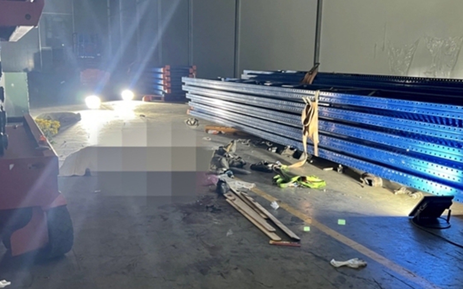 Sập la phông tại công ty, 4 người thương vong