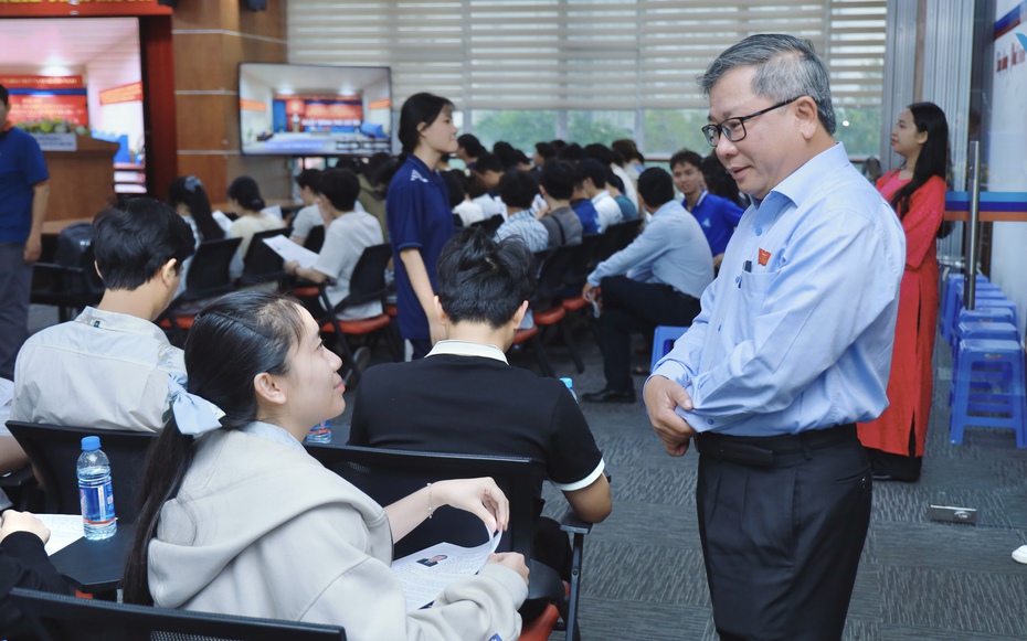 Cử tri sinh viên kiến nghị nhiều trăn trở về an ninh, môi trường sống