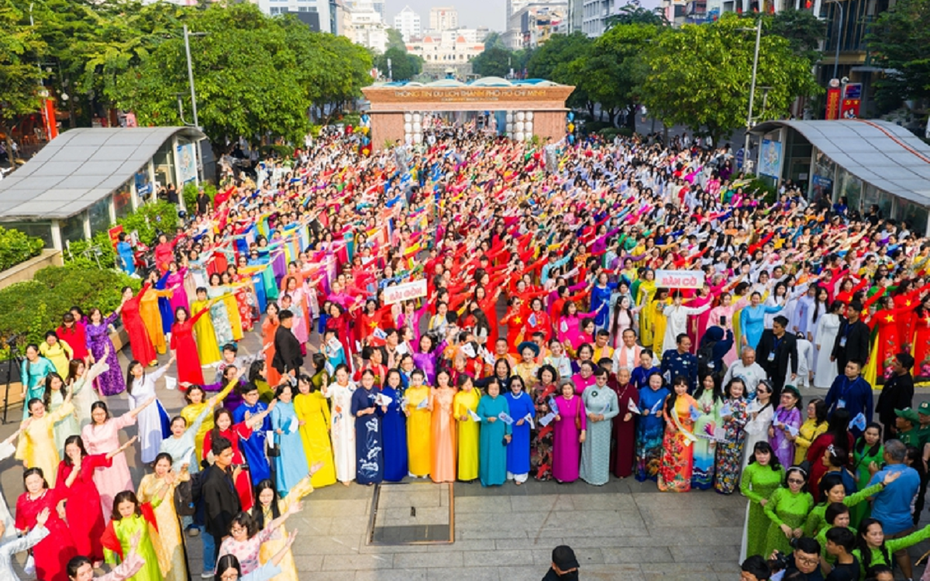 Nhân sự kiện áo dài nhớ...áo dài…