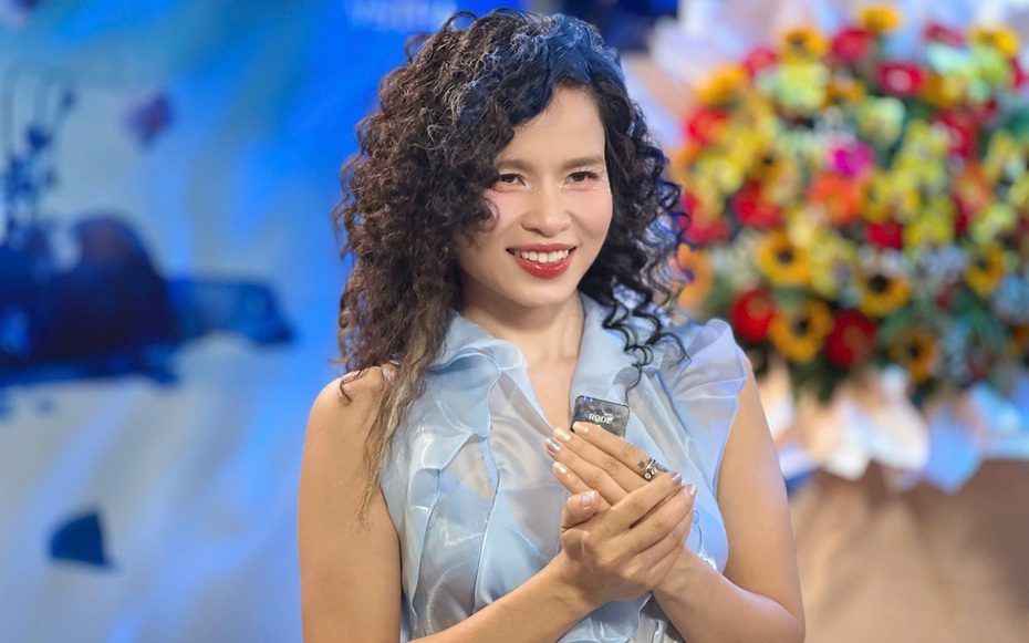 Nữ ca sĩ "điên bậc nhất showbiz Việt": Tái xuất sau thời gian dài vắng bóng