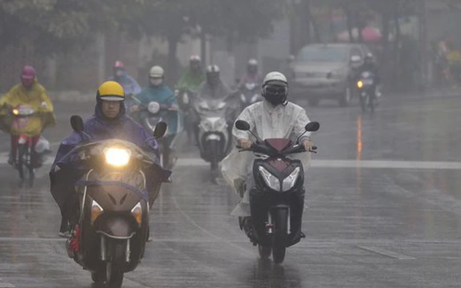 Không khí lạnh liên tiếp tràn về miền Bắc, nền nhiệt giảm, mưa dông kèm lốc sét diện rộng