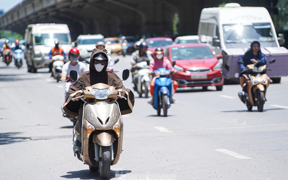 Nhiệt độ chạm ngưỡng 40°C: Chuyên gia cảnh báo loạt nguy cơ ảnh hưởng sức khỏe