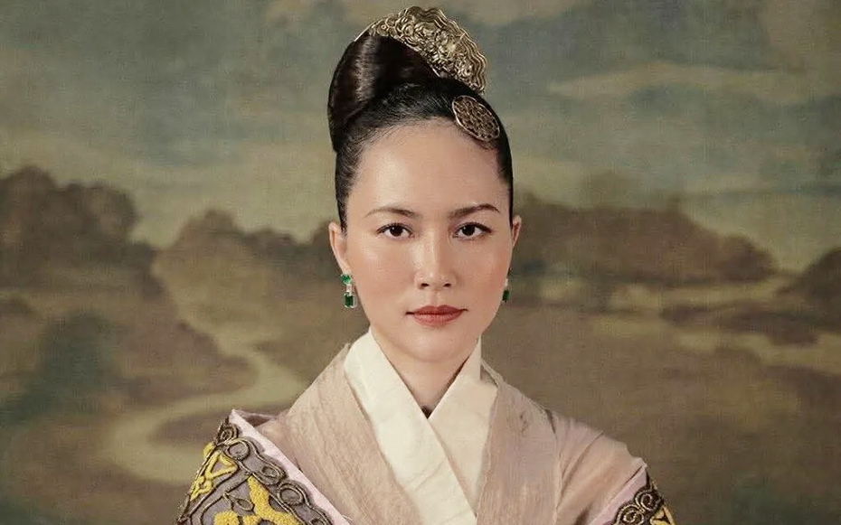 Mỹ nhân Việt đẹp như Hoàng hậu bước ra từ lịch sử