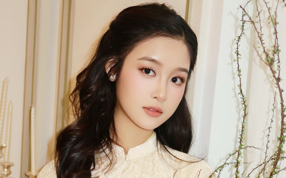 Sắc vóc đời thường gây chú ý của "Hoa khôi nhí Tây Đô" ở tuổi 18