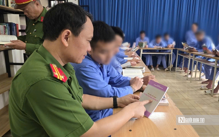 Đọc sách, trang bị kiến thức pháp luật cho người lầm lỡ theo "nàng tiên nâu"