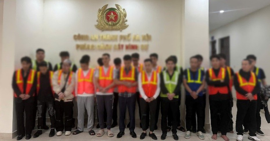 Triệt phá “ổ” bóng cười Sành Lounge giữa phố Thái Hà: Khởi tố 26 đối tượng, thu hàng chục bình N2O