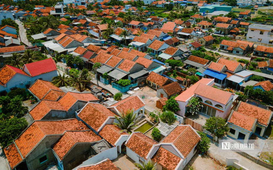 Ngôi làng mái đỏ ở Đắk Lắk trong “Hẹn em ngày nhật thực” hút khách