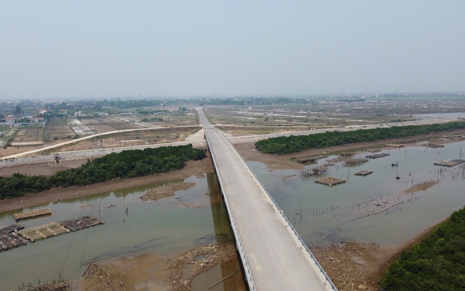 Nghệ An: Chờ giải phóng mặt bằng, công trình cầu trăm tỷ chưa thể thông tuyến