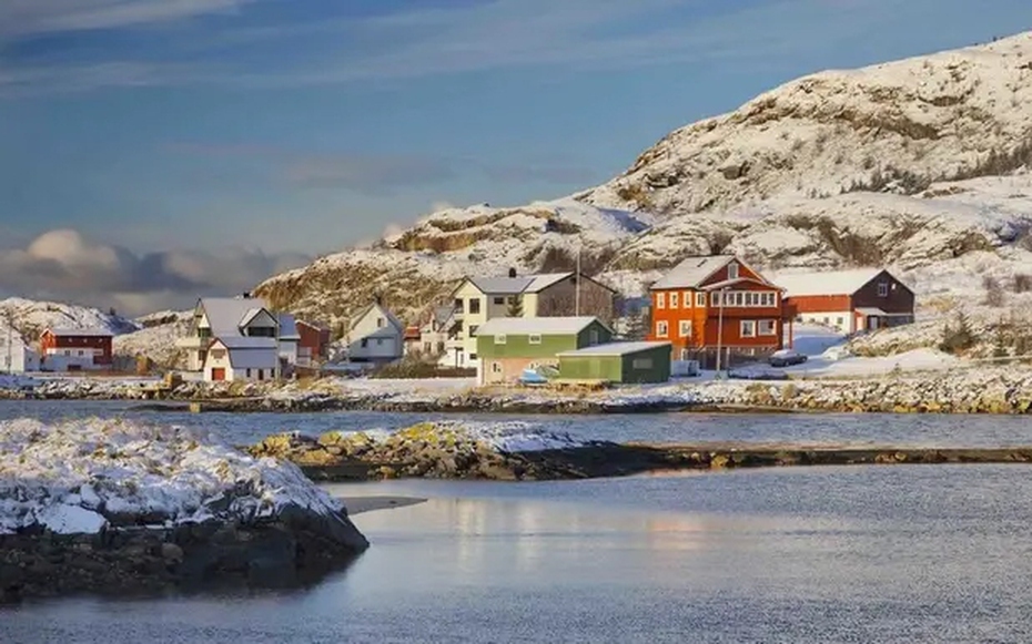 Ngôi làng "không thời gian": Mặt trời quên lặn suốt 69 ngày, người dân sống "không giờ giấc"