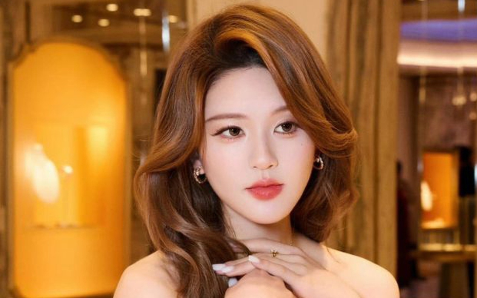 "Nữ thần thanh xuân" Triệu Lộ Tư hóa công chúa khiến netizen "đứng ngồi không yên"