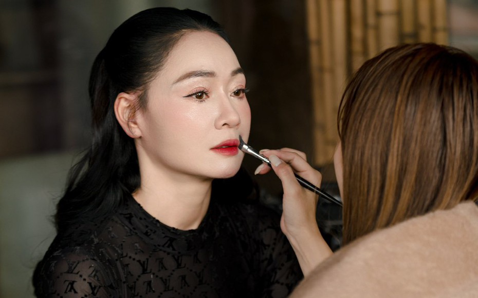 Nữ NSƯT "lột xác" phong cách ở độ tuổi trung niên khiến vạn người mê