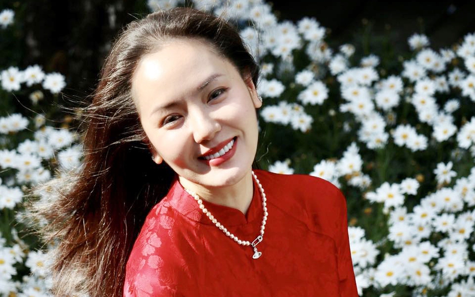 Nữ ca sĩ xinh đẹp, độc thân: Tuổi 42 bất ngờ công khai "con trai"