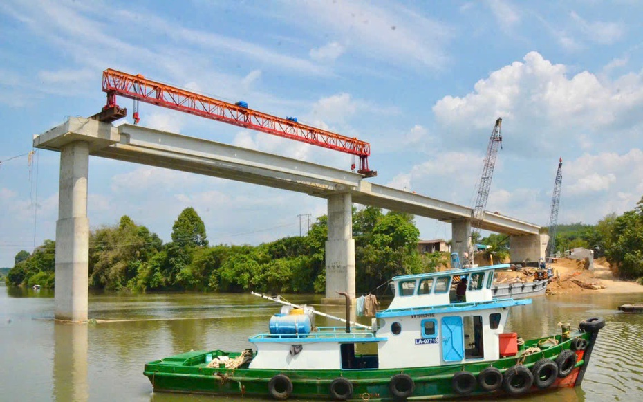 Vươn nhịp nối đôi bờ sông Đồng Nai, đại công trường cầu Hiếu Liêm chạy đua với thời gian