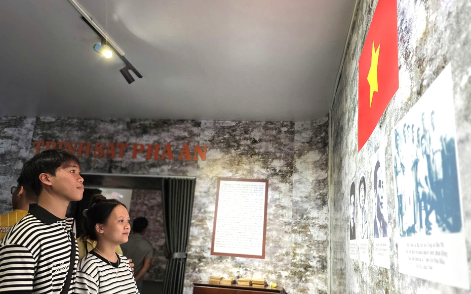 Người dân, du khách trải nghiệm "bức tường an ninh", hòa mình vào “Tổ quốc bình yên” ở Đà Nẵng