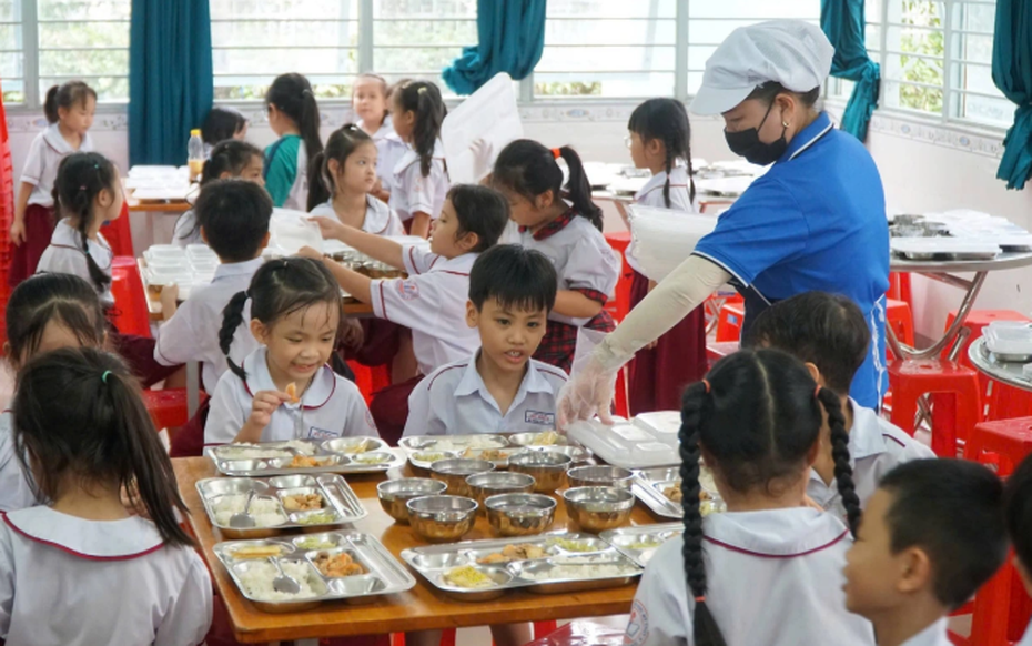 Tp.HCM tổng kiểm tra 317 cơ sở cung cấp suất ăn trường học giữa loạt bê bối thực phẩm