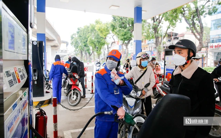 Từ 15h30 ngày 9/4, giá xăng dầu có loại giảm gần 10.000 đồng/lít