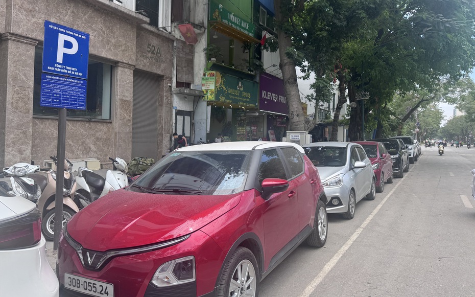 Những vỉa hè Hà Nội chật kín lối đi