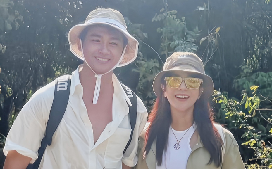Cựu người mẫu Diệp Lâm Anh và bạn trai kém 11 tuổi "tình tứ" giữa ngày hè