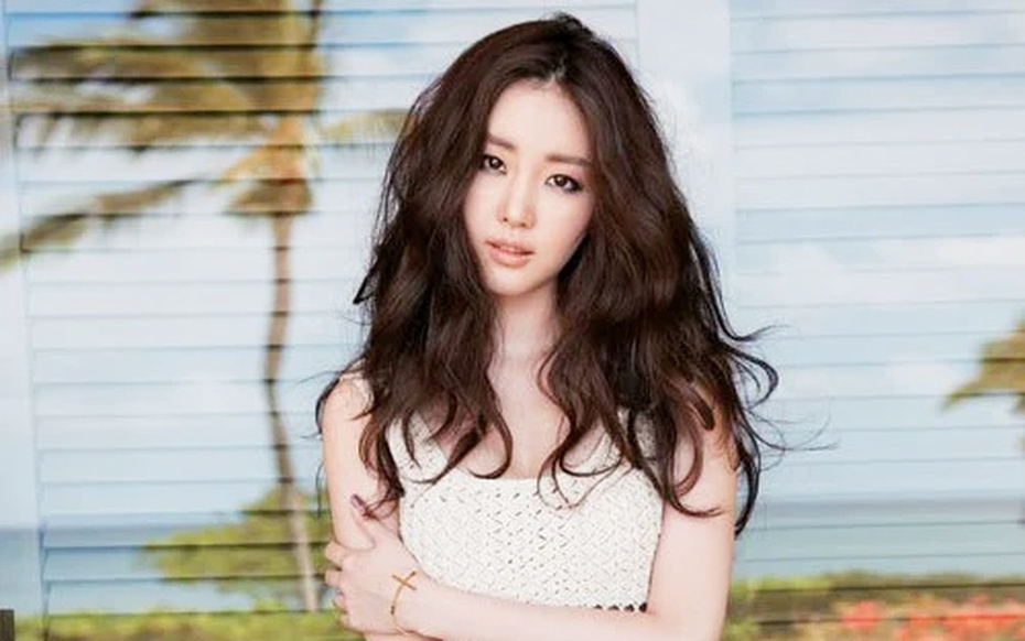 Hoa hậu đẹp nức tiếng showbiz vừa bị cơ quan chức năng "sờ gáy", tịch thu nhà
