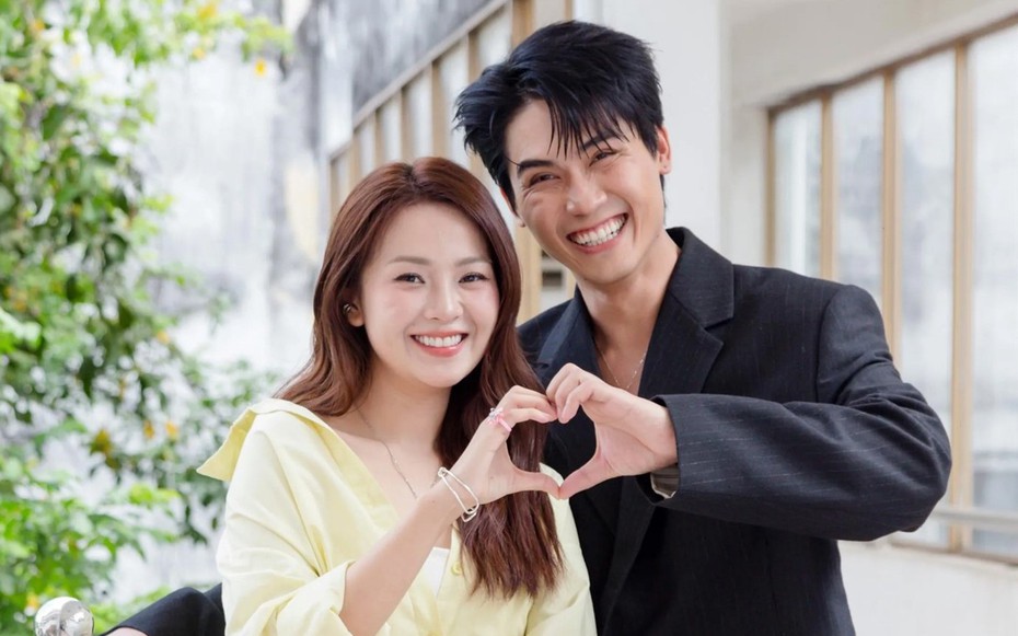 Cặp đôi hot nhất nhì Vbiz: Lộ bằng chứng hẹn hò vì hành động thân mật của nhà gái