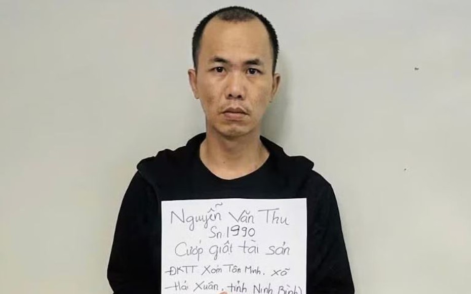 Bắt đối tượng nhờ đổi tiền rồi cướp giật tiền, vàng của cụ bà bán vé số 74 tuổi