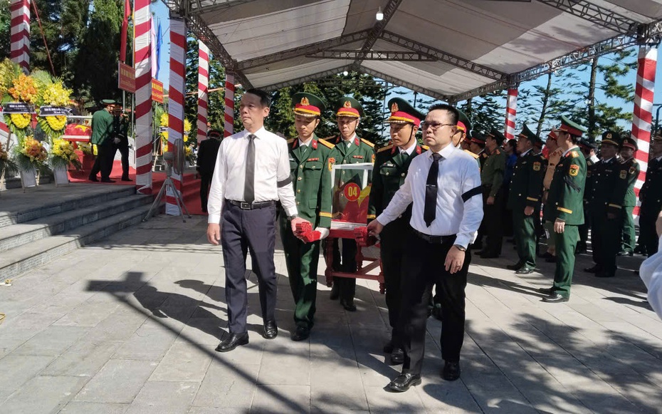 Trang trọng lễ đón hài cốt liệt sĩ quân tình nguyện Việt Nam hy sinh tại Lào về nước
