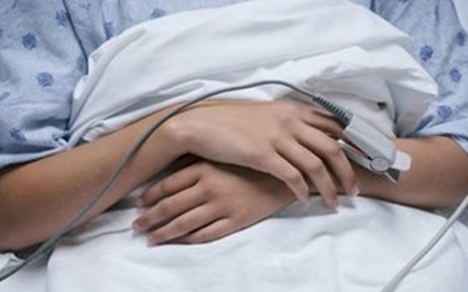 Chơi bóng giữa trưa nắng, nam sinh 15 tuổi bị sốc nhiệt phải cấp cứu khẩn