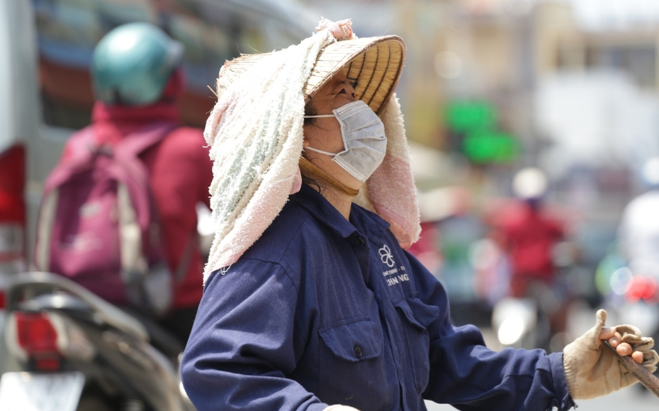 Nắng nóng như “chảo lửa”, bác sĩ cảnh báo nguy cơ tổn thương não vì sốc nhiệt