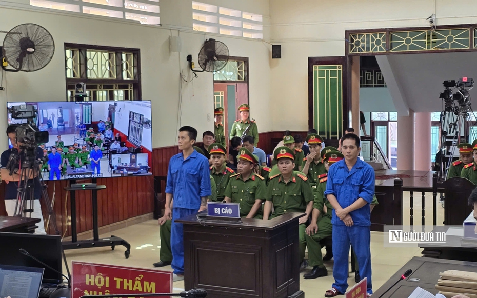 Dùng súng quân dụng cướp ngân hàng, 2 bị cáo nhận tổng cộng 56 năm tù