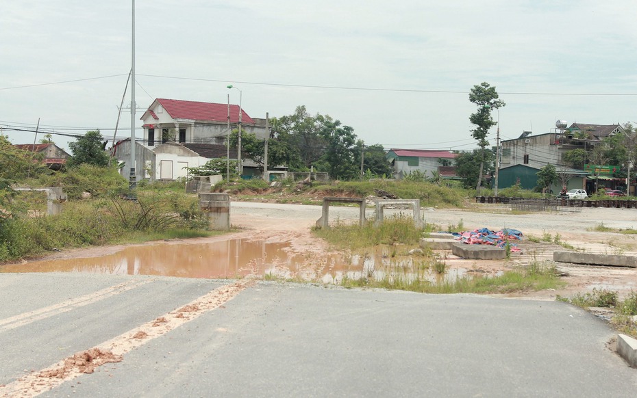 Vướng mặt bằng, tuyến đường trọng điểm tại Hà Tĩnh nhếch nhác, chưa thể thi công