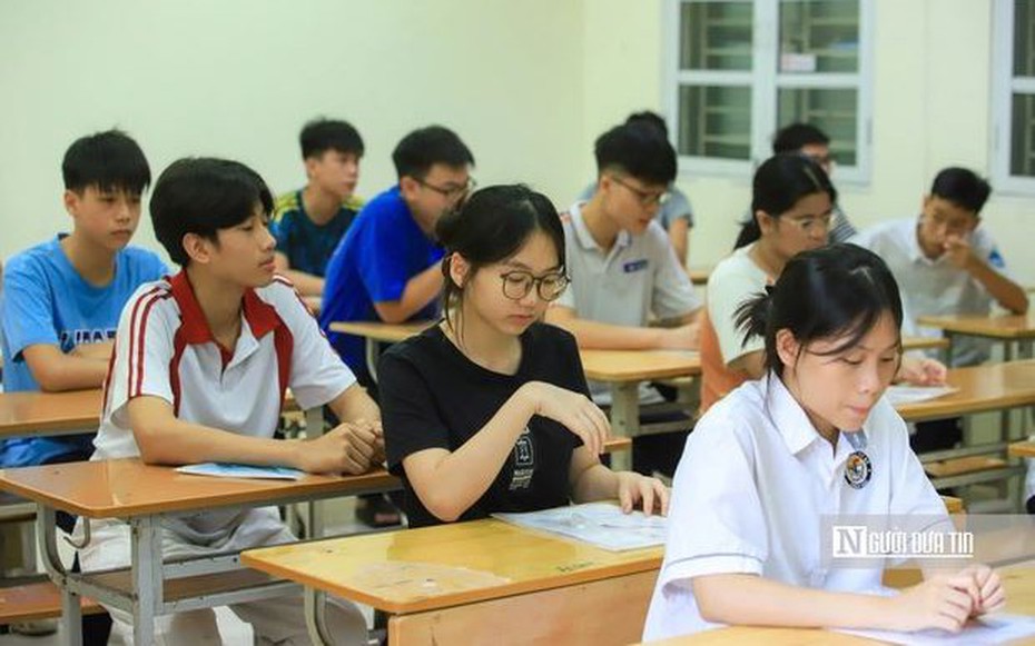 Sáng nay, gần 125.000 học sinh Hà Nội làm bài thi Ngữ văn vào lớp 10