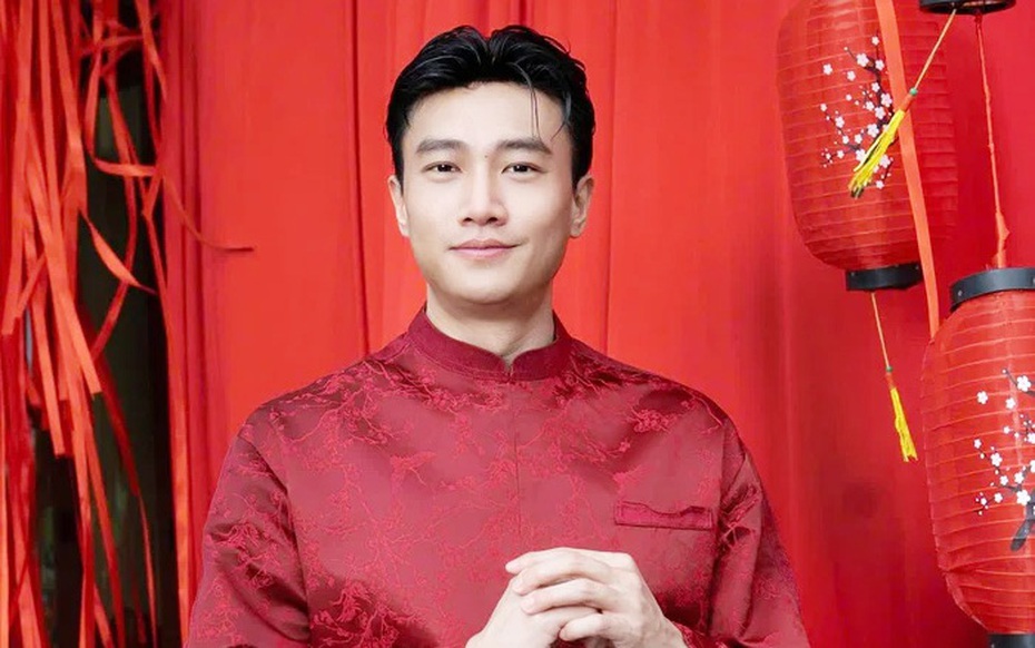 "Trai hư showbiz" công khai bức ảnh khóa môi người thương bí ẩn
